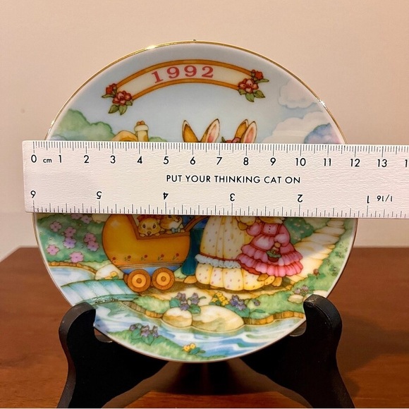 Vintage 1992 “Springtime Stroll” by Avon Porcelain Easter Plate Trimmed … - Picture 3 of 4